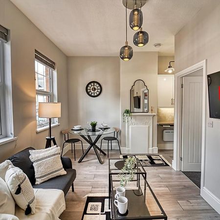 Host & Stay - Taylor Apartment وورسيستير المظهر الخارجي الصورة