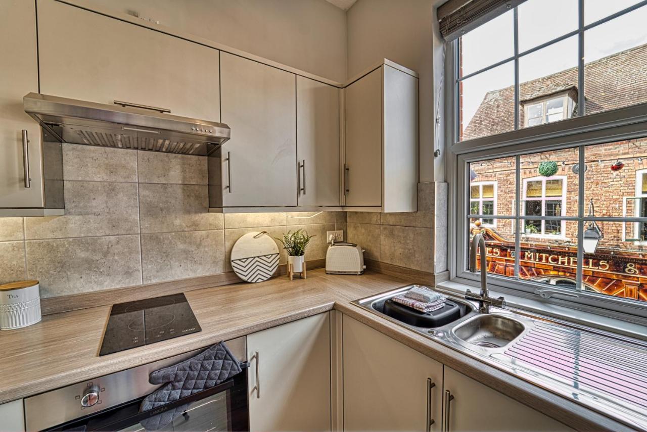 Host & Stay - Taylor Apartment وورسيستير المظهر الخارجي الصورة